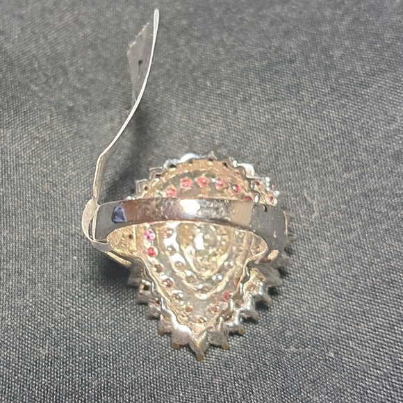 Elegant White Gold Diamond Ring w/authentic Card - Picture 3 of 5